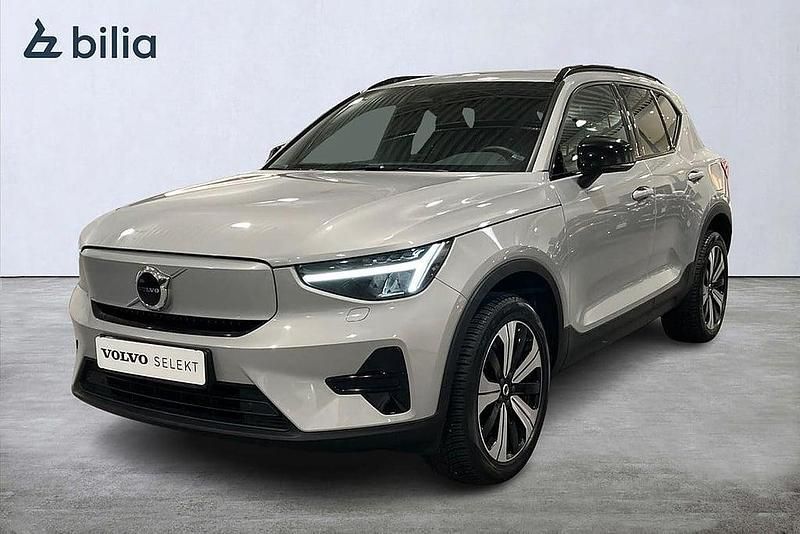 Silver Begagnad 2022 Volvo XC40 Core SUV | 349 900 kr - Bild 1/3