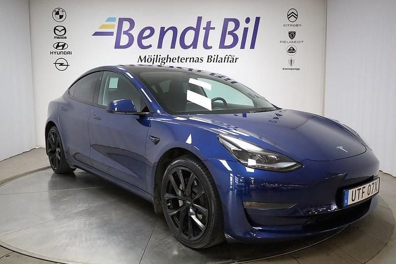 Begagnad Tesla Model 3 Long Range AWD 366 kW (498 HK) 2022 Blå Sedan