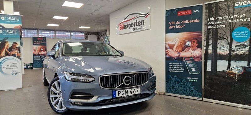Ljusblå Begagnad 2017 Volvo S90 Inscription Sedan | 259 900 kr (Marknadspris) - Bild 1/4