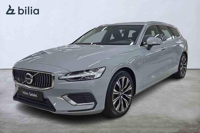 Grå Begagnad 2024 Volvo V60 Core Kombi | 429 000 kr (Marknadspris) - Bild 1/1