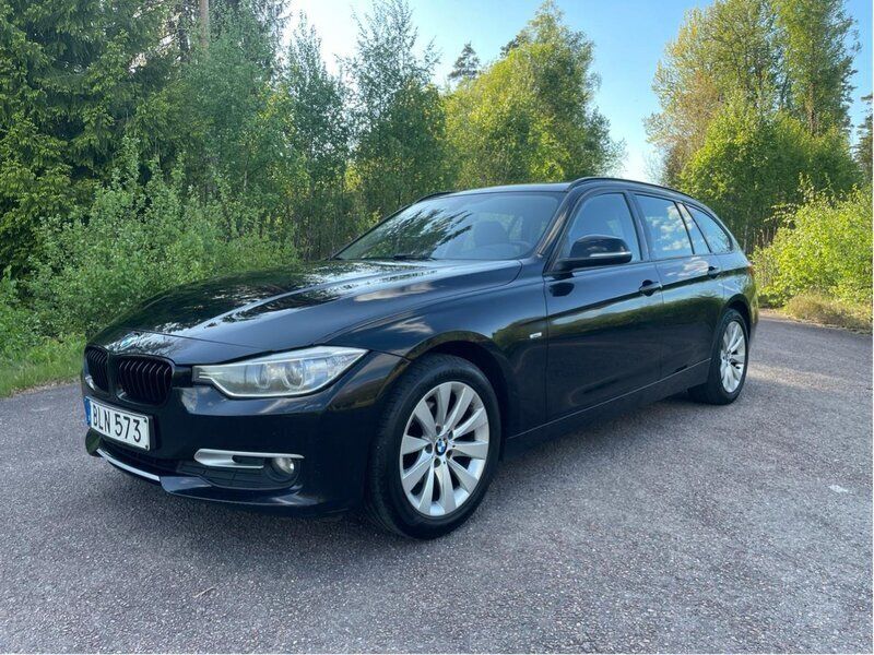 Svart Begagnad 2014 BMW 318 Shadowline Kombi | 88 000 kr (Marknadspris) - Bild 1/4