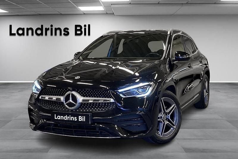 Svart Begagnad 2022 Mercedes GLA200 AMG line SUV | 349 000 kr (Marknadspris) - Bild 1/4