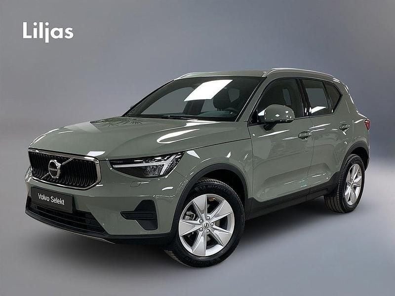 Grön Begagnad 2024 Volvo XC40 Core SUV | 359 000 kr (Marknadspris) - Bild 1/3