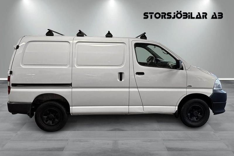 Begagnad Toyota HiAce 117 HK (86 kW) 2010 Vit Van