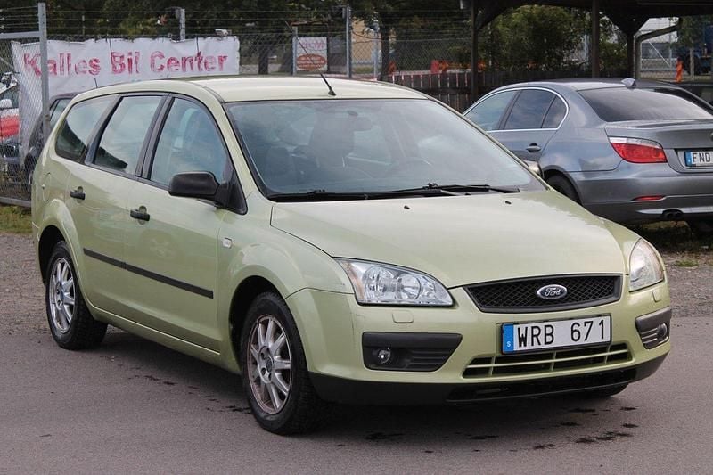 Ljusgrön Begagnad 2005 Ford Focus Kombi | 19 900 kr (Marknadspris) - Bild 1/4