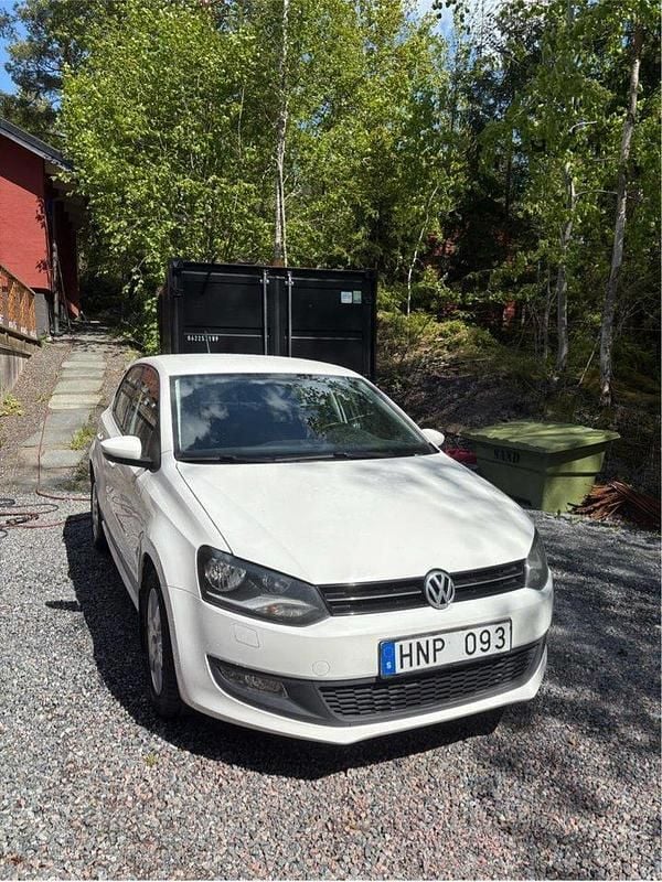Vit Begagnad 2012 VW Polo Halvkombi | 48 000 kr (Superpris) - Bild 1/4