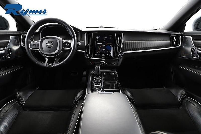 Begagnad Volvo V90 R-Design 303 HK (222 kW) 2019 Grå Kombi