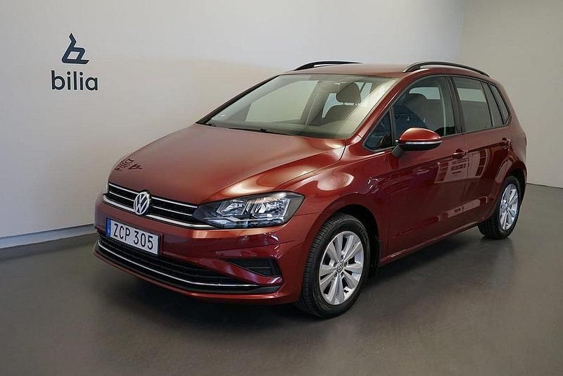 Mörkröd Begagnad 2017 VW Golf VII Halvkombi | 139 500 kr (Bra pris) - Bild 1/4