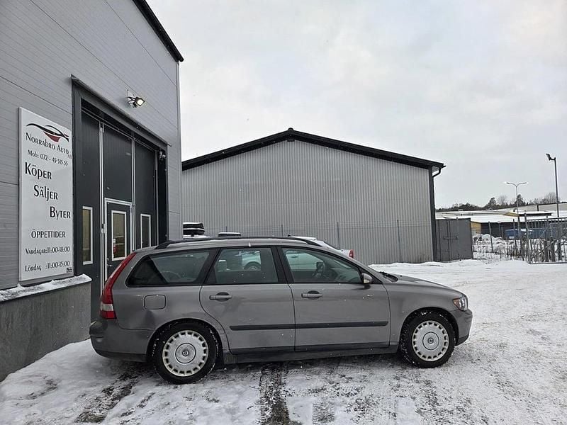 Begagnad Volvo V50 Kinetic 140 HK (102 kW) 2005 Grå Kombi