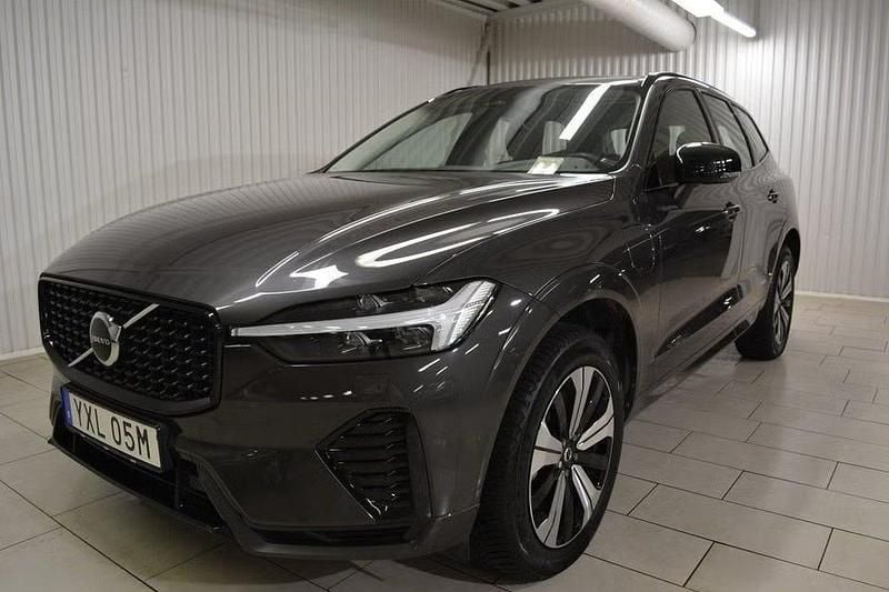 Grå Begagnad 2023 Volvo XC60 R-Design SUV | 489 000 kr (Lite dyr) - Bild 1/3