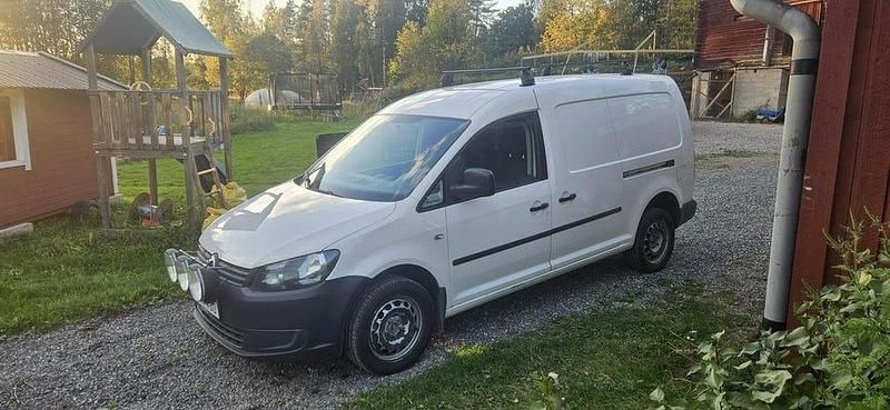 Vit Begagnad 2015 VW Caddy Maxi Minibuss | 110 000 kr (Bra pris) - Bild 1/4