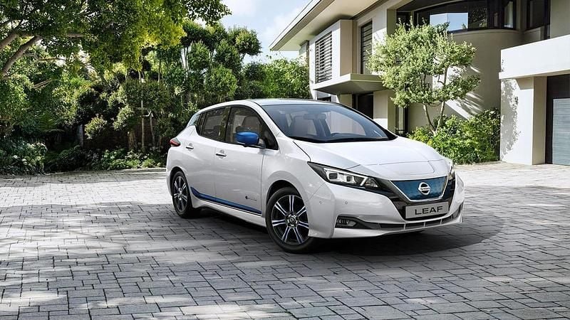 Begagnad 2023 Nissan Leaf Halvkombi | 174 900 kr (Superpris) - Bild 1/2