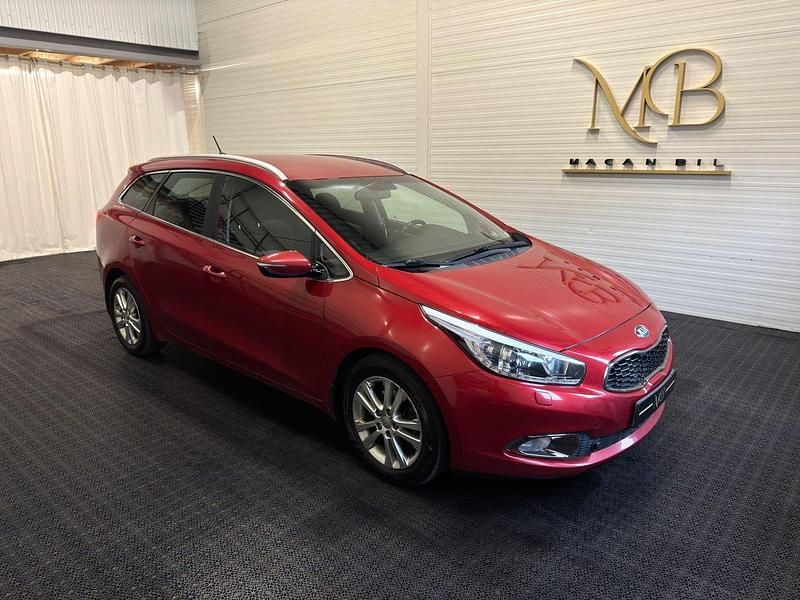 Ljusbrun (brun) Begagnad 2013 Kia Ceed Sportswagon Comfort Kombi | 77 000 kr (Marknadspris) - Bild 1/3