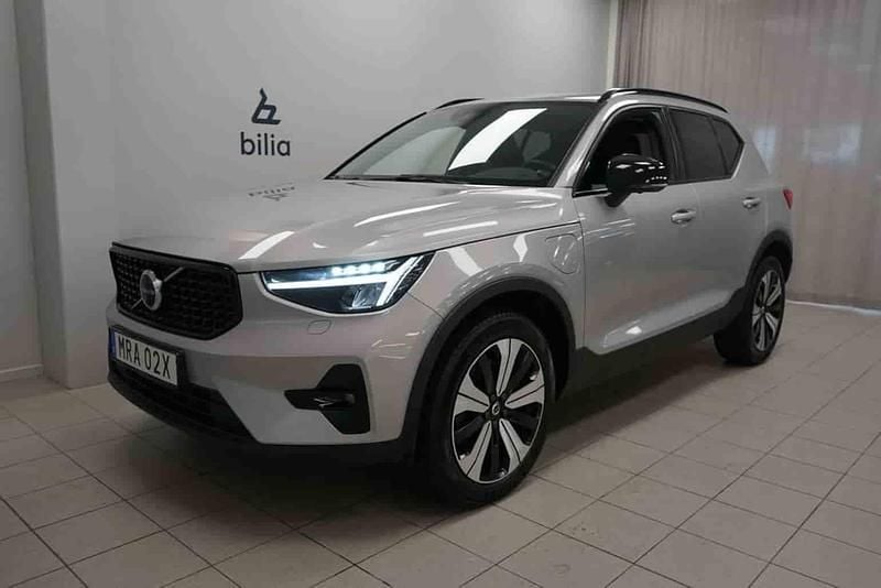 Silver Begagnad 2023 Volvo XC40 SUV | 439 900 kr - Bild 1/1