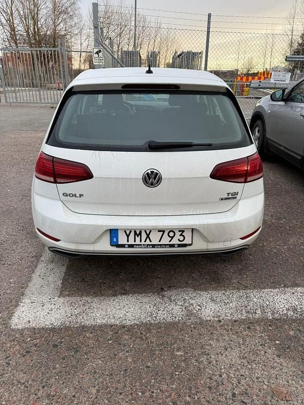 Begagnad VW Golf VII 110 HK (80 kW) 2018 Halvkombi