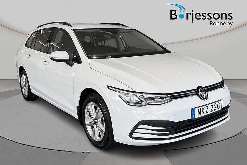 Vit Begagnad 2022 VW Golf VIII Kombi | 189 000 kr (Lite dyr) - Bild 1/4