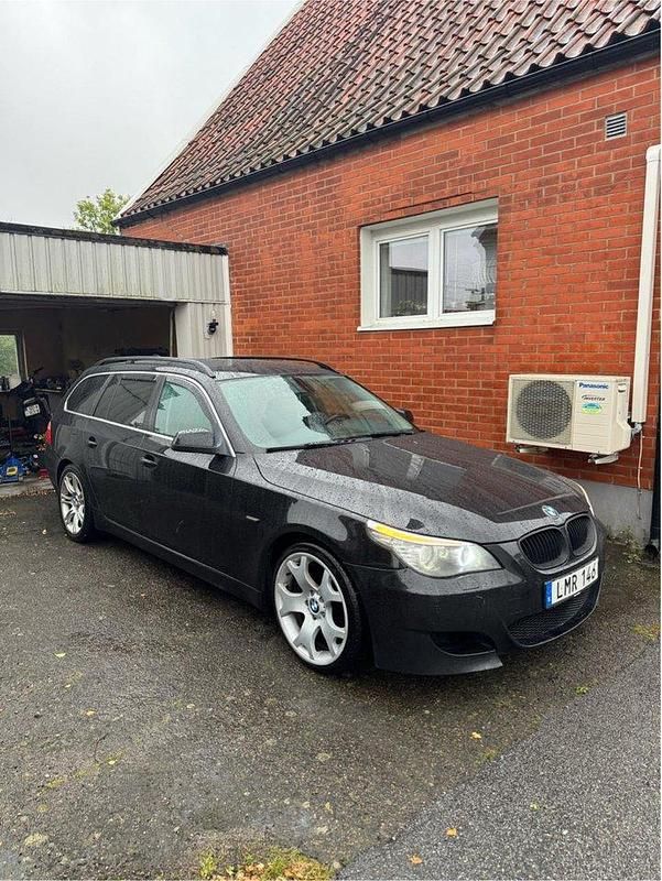 Svart Begagnad 2010 BMW 525 Kombi | 70 000 kr (Dyr) - Bild 1/4