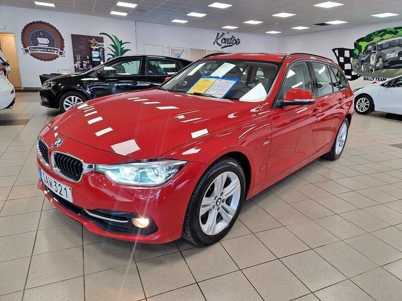 Röd Begagnad 2015 BMW 320 Sport Line Kombi | 144 500 kr (Marknadspris) - Bild 1/4