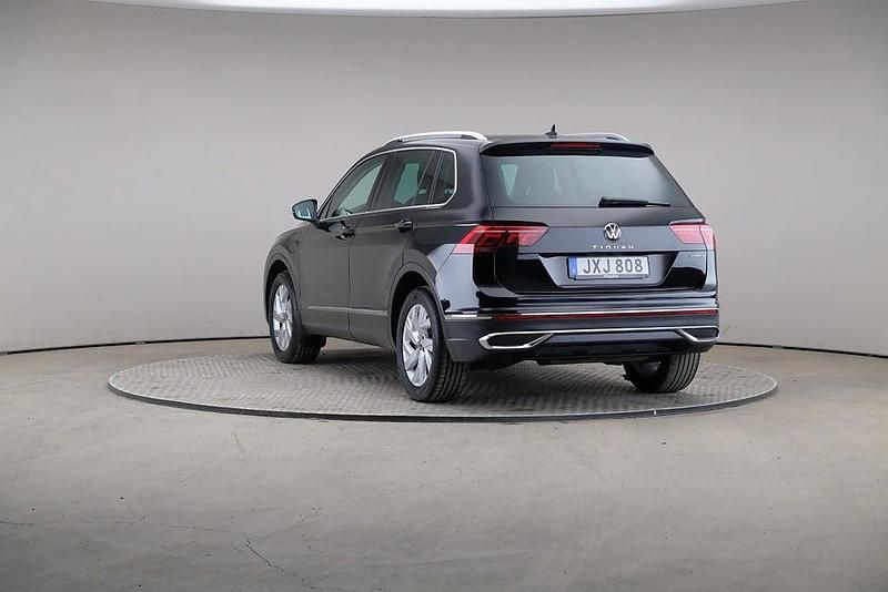 Begagnad VW Tiguan Elegance 245 HK (180 kW) 2023 Svart SUV