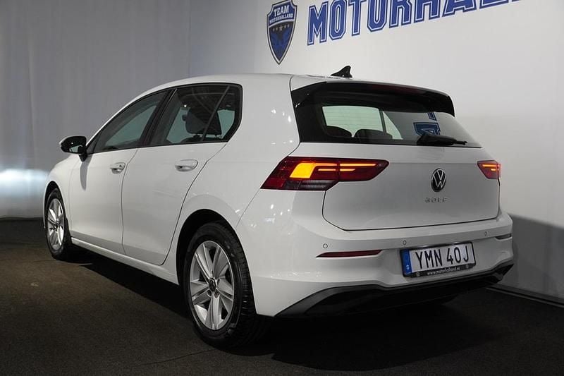 Begagnad VW Golf VIII 112 HK (82 kW) 2023 Vit Halvkombi