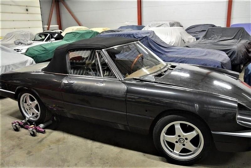 Begagnad Alfa Romeo Spider 126 HK (92 kW) 1984 Svart/svart skinn/svart mohairsufflett Cab
