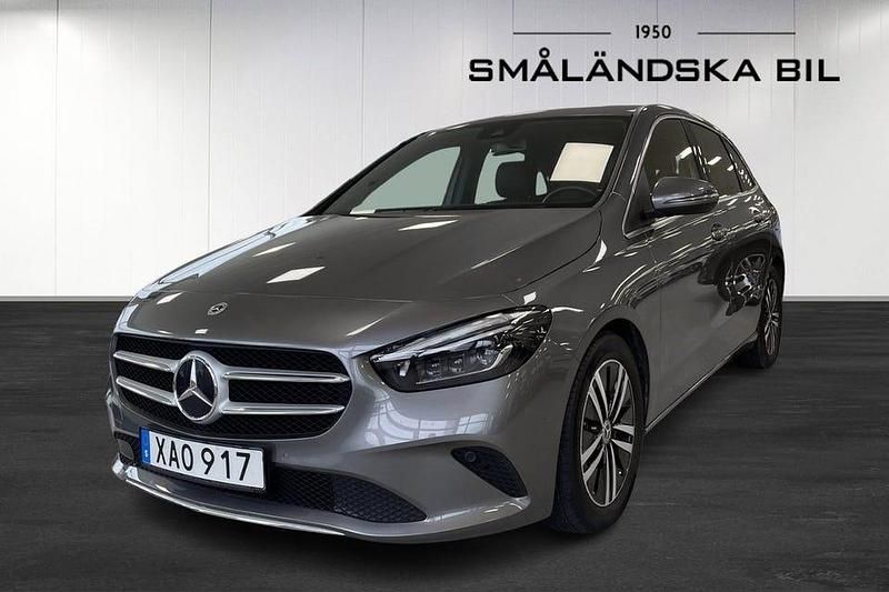 Mörkgrå Begagnad 2022 Mercedes B200 Progressive Minibuss | 279 000 kr - Bild 1/4