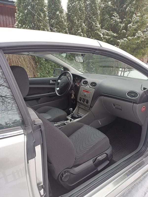 Begagnad Ford Focus 100 HK (73 kW) 2008 Luna metallic (grå/champagne metallic)