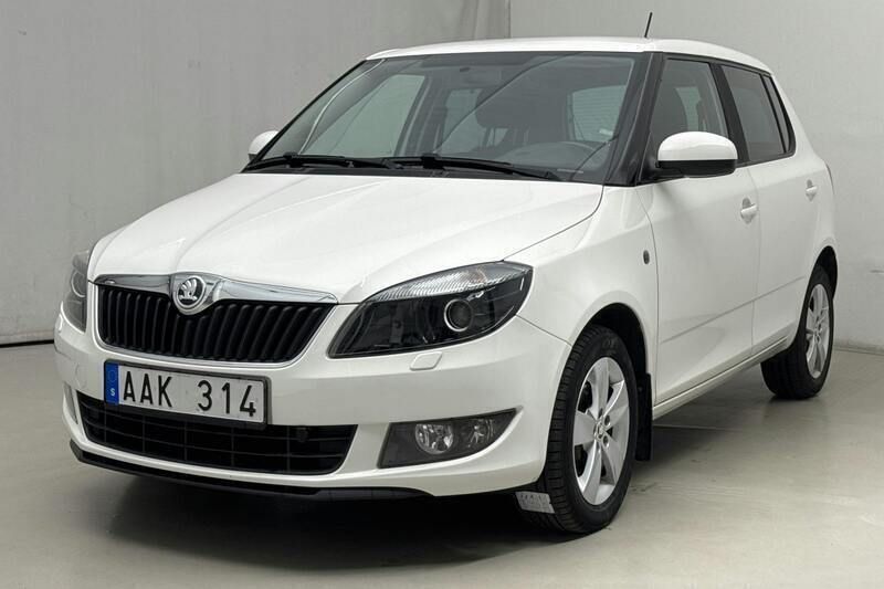 Vit Begagnad 2014 Skoda Fabia Ambition | 98 000 kr - Bild 1/4