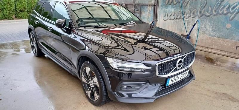 Begagnad 2021 Volvo V60 CC Kombi | 334 900 kr (Marknadspris) - Bild 1/4