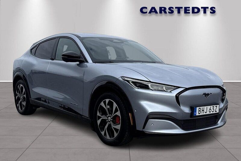 Grå Begagnad 2022 Ford Mustang Mach-E Standard Range SUV | 409 900 kr (Marknadspris) - Bild 1/4