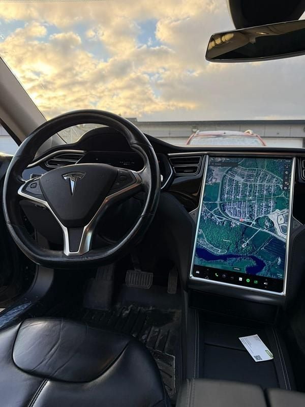 Begagnad Tesla Model S 311 kW (423 HK) 2015 Halvkombi