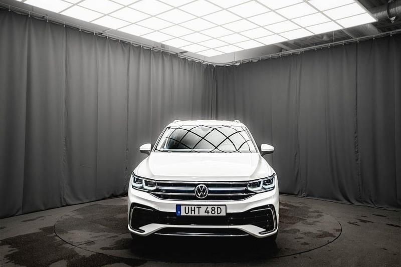 Begagnad VW Tiguan Allspace R-line 200 HK (147 kW) 2021 Vit SUV
