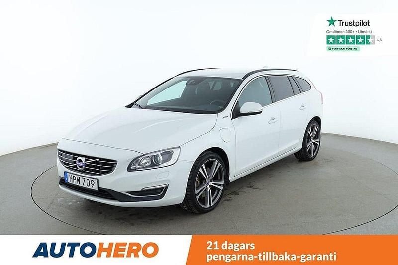 Vit Begagnad 2016 Volvo V60 Momentum Kombi | 167 000 kr - Bild 1/4