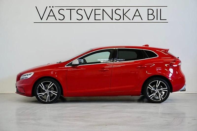 Begagnad Volvo V40 R-Design 190 HK (139 kW) 2017 Röd