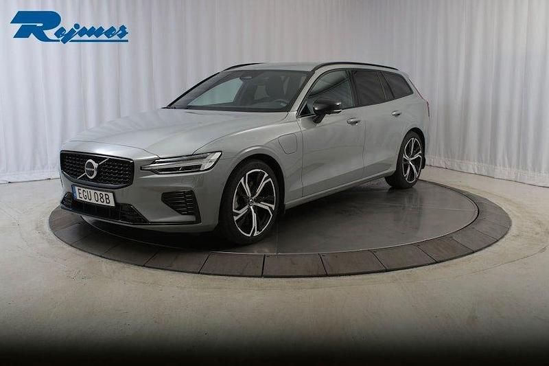 Grå Begagnad 2024 Volvo V60 Plus Kombi | 484 900 kr (Lite dyr) - Bild 1/4