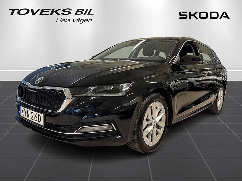 Svart Begagnad 2024 Skoda Octavia Kombi | 309 000 kr (Marknadspris) - Bild 1/4