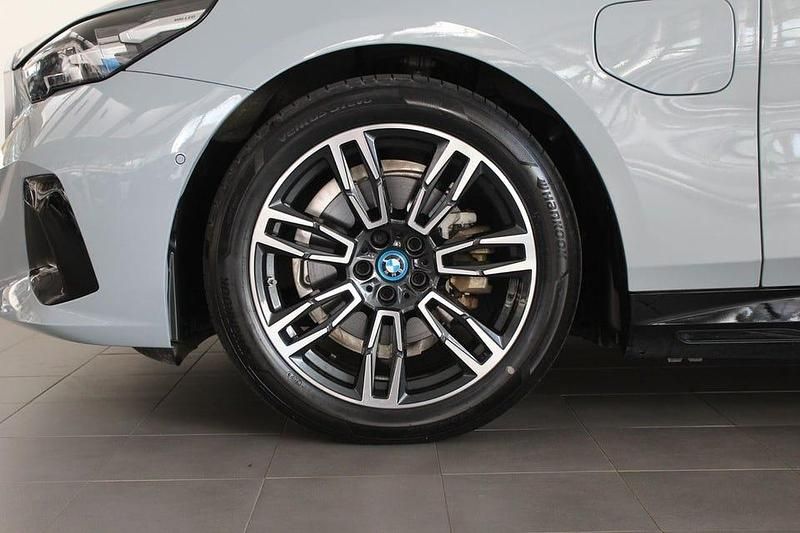 Begagnad BMW 530 M Sport 190 HK (139 kW) 2025 M brooklyn grå metallic Sedan