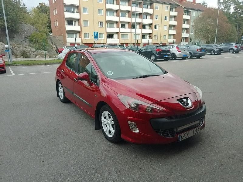 Röd Begagnad 2009 Peugeot 308 Halvkombi | 42 000 kr (Marknadspris) - Bild 1/4