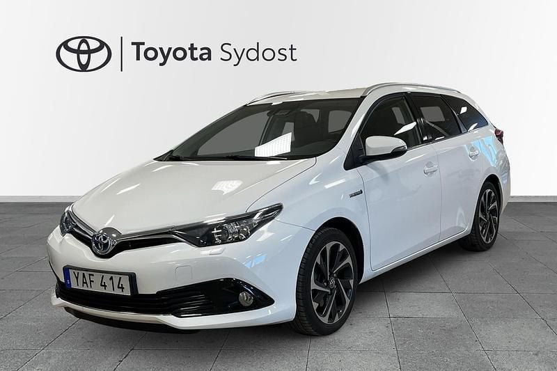 Begagnad Toyota Auris Touring Sports Active 137 HK (100 kW) 2015 Vit Kombi