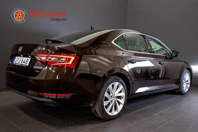 Begagnad Skoda Superb Business Line 190 HK (139 kW) 2016 Brun Kombi
