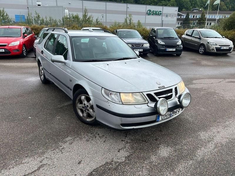Ljusgrå Begagnad 2003 Saab 9-5 Linear Kombi | 9 900 kr (Bra pris) - Bild 1/4
