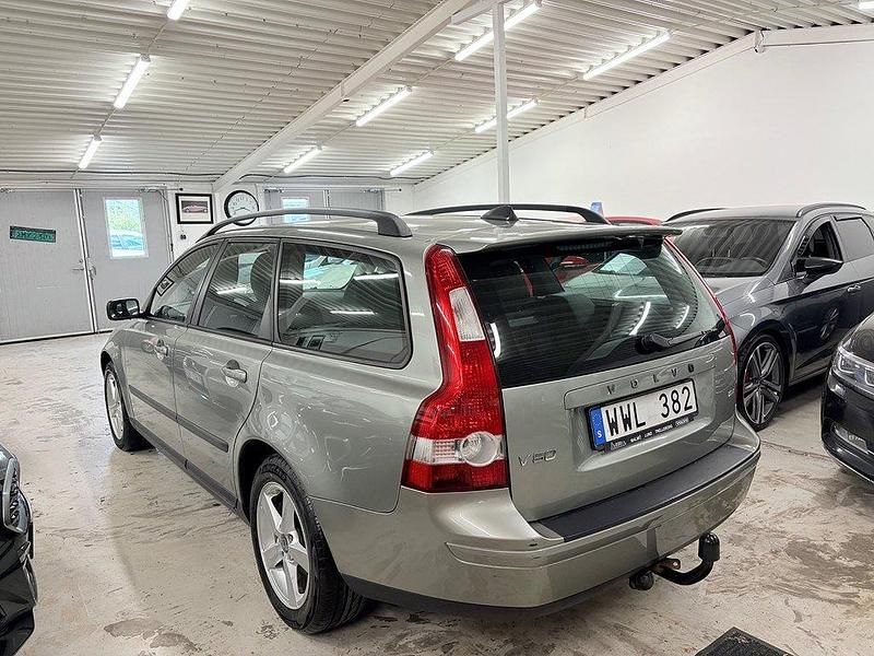 Begagnad Volvo V50 141 HK (103 kW) 2005 Ljusgrön Kombi