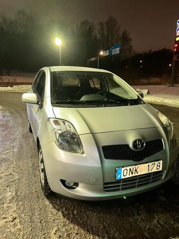 Begagnad 2008 Toyota Yaris Halvkombi | 37 000 kr (Marknadspris) - Bild 1/4