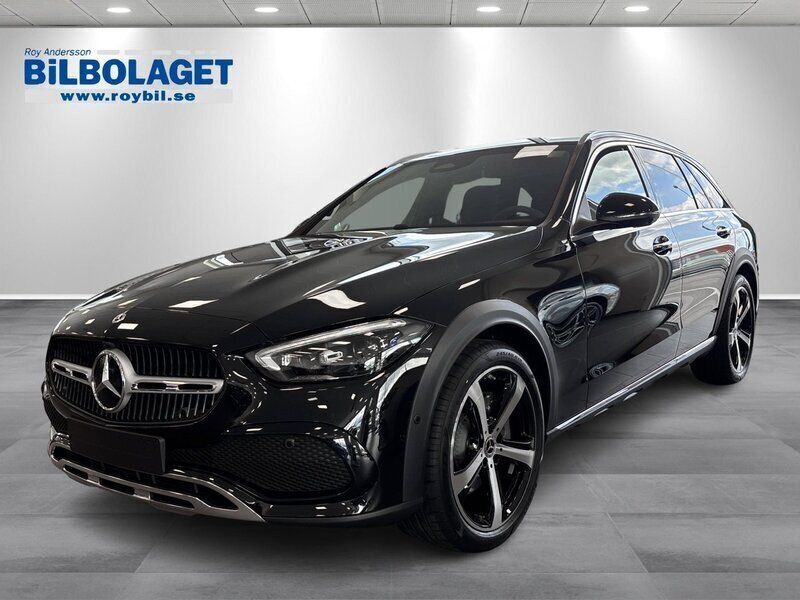 Obsidiansvart metallic Ny 2025 Mercedes C220 Kombi | 618 650 kr - Bild 1/4