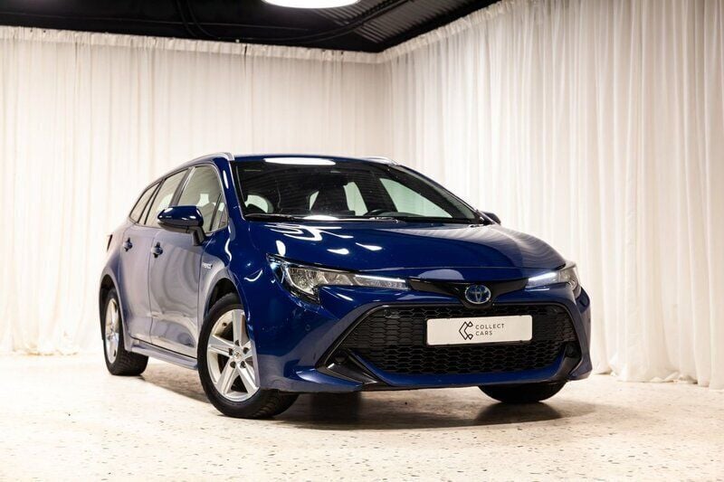 Mörkblå (blå) Begagnad 2020 Toyota Corolla Active Kombi | 189 900 kr (Marknadspris) - Bild 1/4