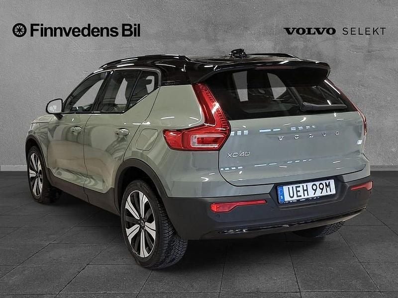 Begagnad Volvo XC40 Core 172 kW (234 HK) 2023 Grön SUV