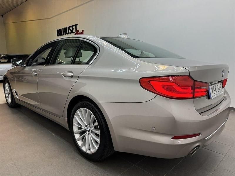 Begagnad BMW 520 Luxury Line 190 HK (139 kW) 2019 Silver Sedan