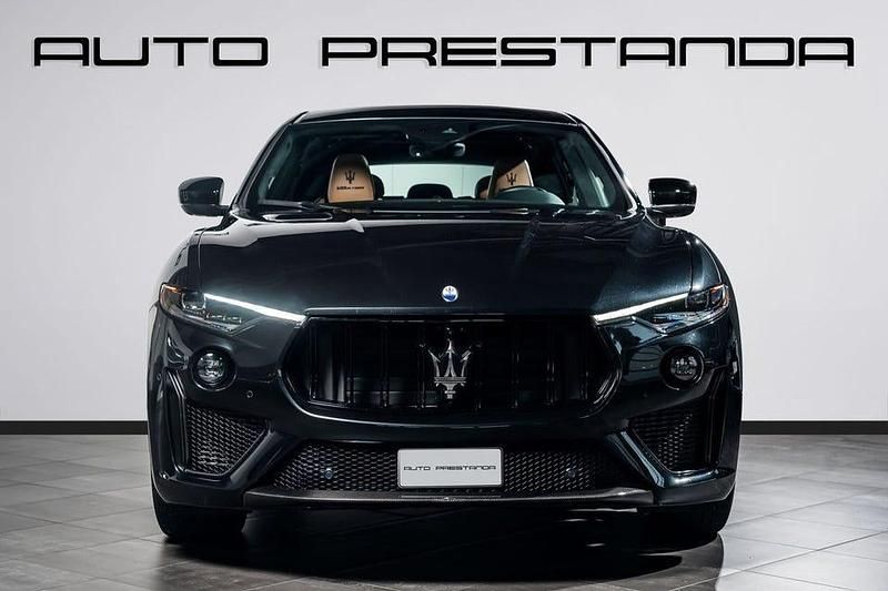 Begagnad Maserati Levante 581 HK (427 kW) 2023 Svart SUV