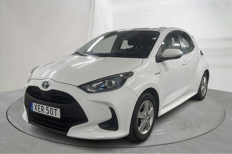 Vit Begagnad 2020 Toyota Yaris | 159 000 kr (Marknadspris) - Bild 1/4