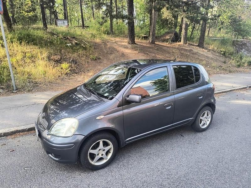 Begagnad 2004 Toyota Yaris Halvkombi | 21 000 kr (Marknadspris) - Bild 1/4